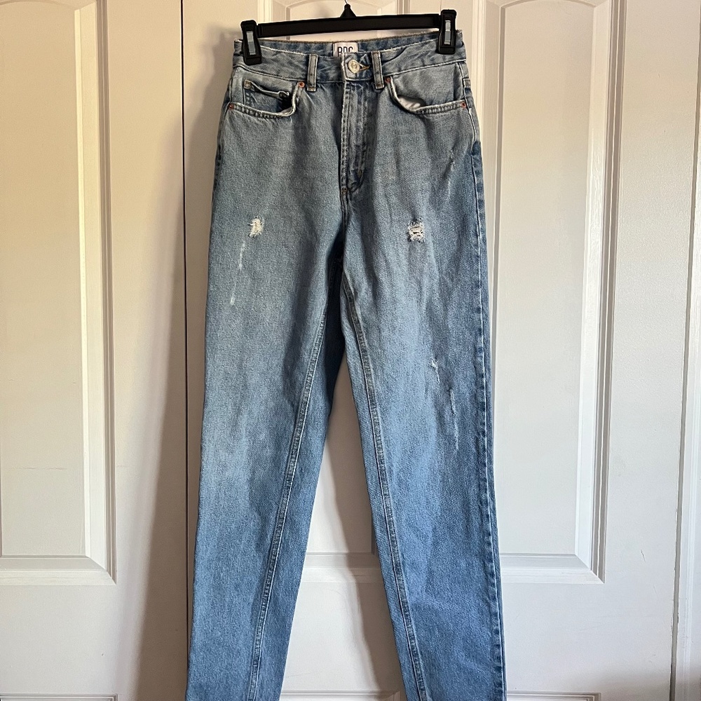 light wash mom jeans